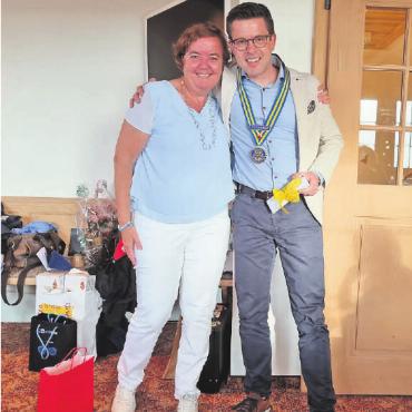 Amtsübergabe des Rotary-Präsidenten - Elisabeth Wampfler geehrt mit einem PHF.