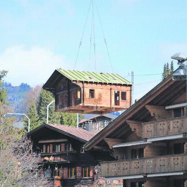 Da kam ein Haus geflogen… - FOTO: NICOLAS GEISSBÜHLER