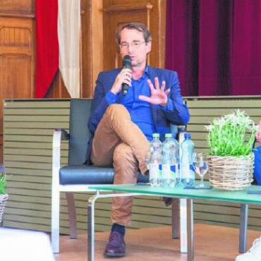 Einstimmige Wahl: Menuhin-Verwaltungsrat übergibt Daniel Hope die zukünftige künstlerische Leitung - Sprechen mit grosser Gestik: der aktuelle…