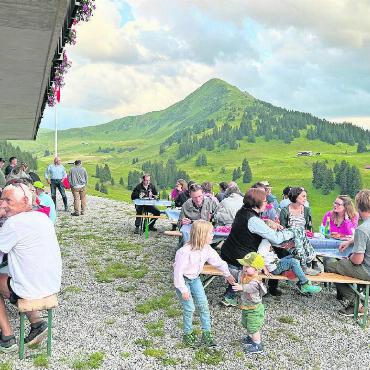 Alles Gute zum Geburtstag, liebe Schweiz! - Gemütliches Beisammensein auf der Zwitzeregg. FOTOS: MIRJAM OERTLE