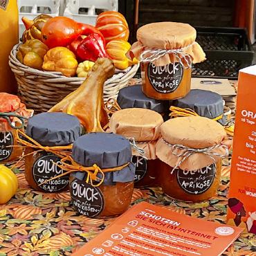 «Orange Days», orangefarbene Suppe - Ganz viel Kürbissuppe für die Gewaltprävention gegen Frauen. FOTO PAULA MITTAG
