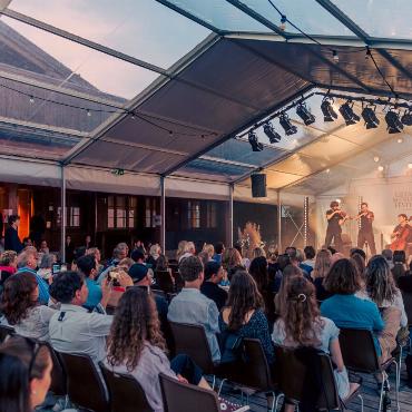 Klassikkonzert und Rave unter einem Dach sorgt für wechselseitige Begeisterung