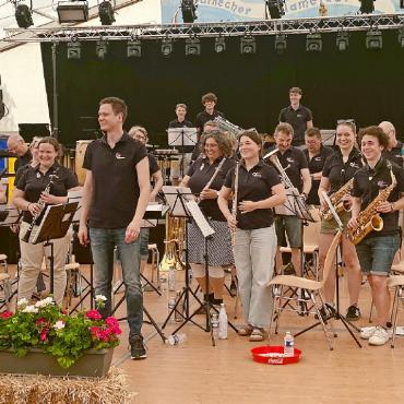 Erfolgreiche Konzertreise der MG Gstaad nach Luxemburg - Auftritt in Garnech.