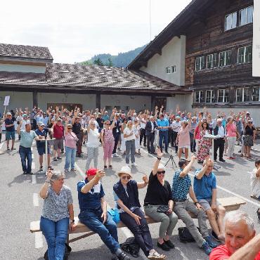 Die «Landsgemeinde» stellte Forderungen an die Spitalverantwortlichen - Die «Berner Oberländer Landsgemeinde» in Därstetten verabschiedete die Parolen zuhanden des Regierungsrats sowie der Spital STS AG und der Spitäler fmi AG.