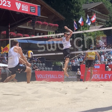Tschechen gegen Chilenen im Final des Swatch Beach Pro Gstaad - Am Ende eines spannenden Halbfinales hatten die beiden Herren aus Tschechien den Finaleinzug nach drei Sätzen (21:12, 14:21, 15:5) geschafft. (Foto:AvS)