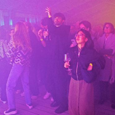 Klassik und Elektro auf dem Eggli - Awen (kleines Bild) sorgt mit Beats und Vocals für Stimmung.