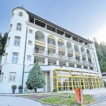 Aus dem Solsana wird das Grand Hotel Sonnenhof - Das Hotel Solsana hoch über dem Saanenland wird zum Fünfsternehaus Grand Hotel Solsana. Geht alles nach Plan, beginnen die Bauarbeiten im kommenden Frühling. FOTO: ANITA MOSER