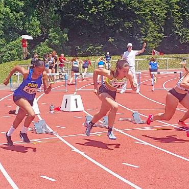 Jahresrückblick 2025 – Sport: Erfolge, die über das Saanenland hinausreichen - Leonie Steffen (Nummer 738) hatte eine erfolgreiche Leichtathletiksaison.

FOTOS: ZVG