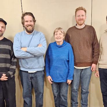 Vepass – eine lebende Partnerschaft der Region Saanenland und Siebenbürgen - Der Vepass-Vorstand: v.l. Raoul Sigel, Fabian Jaggi (Präsident), Ruth Schmid, Lukas Gasser (neu), der zurückgetretene Simon Hauswirth; nicht auf dem Foto: Indigo Tordoi (wurde per Video zugeschaltet) .

FOTO: EUGEN DORNBIERER-HAUSWIRTH