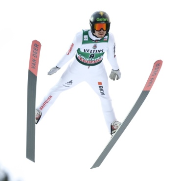 Sandro Hauswirth springt als bester Schweizer zum Karriere-Bestresultat - Beim Weltcup in Engelberg genoss es Sandro Hauswirth, vor Familie und ehemaligen Teamkollegen zu zeigen, was er kann. Foto: zvg