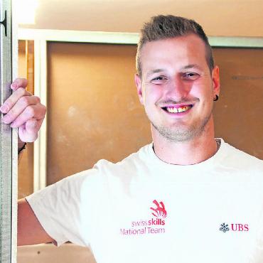 Er weiss, wo der Hammer hängt - Der wettkampferprobte Berufsmann Adrian Büttler hat bereits die SwissSkills und die EuroSkills erfolgreich gemeistert. FOTOS: KEREM MAURER