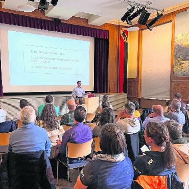 InnovationDay 2024 – Nutzen von KI im Tagesgeschäft - Beim InnovationDay 2024 konzentrierten sich die Anwesenden auf die künstliche Intelligenz: Wie ist diese im Tagesgeschäft einsetzbar? FOTOS: ZVG