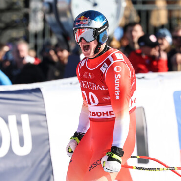 Gold-Hattrick für Franjo von Allmen - 3 Starts, 3 Goldmedaillen: Franjo von Allmen hat allen Grund zum Feiern.                                                                                   Symbolbild: Samo Vidic/Red Bull Content Pool