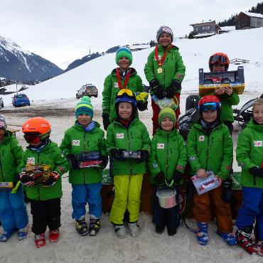 Zufriedene Gesichter am Skiclubrenntag an der Hublen