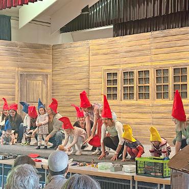 Mit der Frühmusik die faszinierende Welt der Musik entdecken - ELKI-Sommerabschluss 2025 im Gemeindesaal in Zweisimmen. FOTO: ZVG