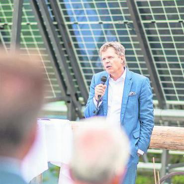 Unterwegs im Solar-Express - Nationalrat Jürg Grossen zeigte sich begeistert vom Pioniergeist aller Beteiligten.