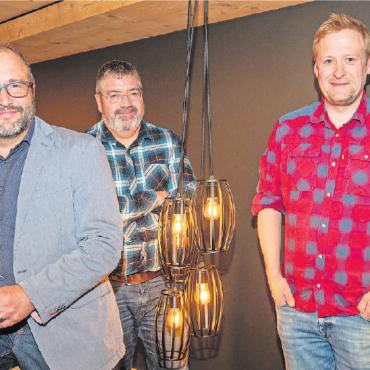 Bauboom und Fachkräftemangel beschäftigen das Gewerbe
 - Der Gewerbeverein schaut in eine rosige Zukunft. Das Geschäft boomt – vor allem im Sektor Bau: (von links) Jonas Wanzenried, Präsident, David Schmid, Projektgruppe Detailhandel, Bernhard Ludi, Projektgruppe Bau. FOTO: BLANCA BURRI