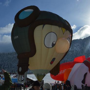 Heissluftballons gegen den Wind