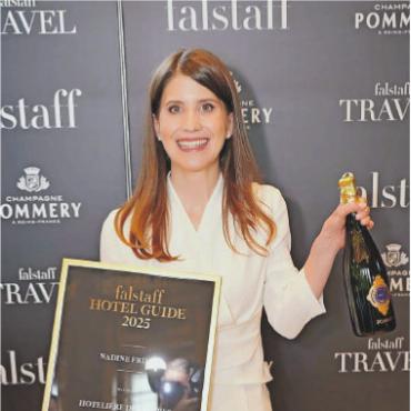 Jahresrückblick 2025 – Wirtschaft: ein Jahr im Zeichen des Wandels - Nadine Friedli, GeneralManager des The Alpina, wurde zur Hotelière des Jahres der Schweiz ernannt.
FOTO: ZVG