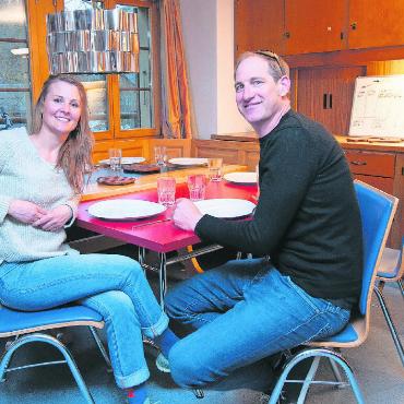 «Ein ganzes Zimmer für mich allein?» - Selina Flückiger und Philipp Bigler freuen sich auf das einmal in der Woche stattfindende gemeinsame Abendessen mit den Bewohnenden der WG Mischer.