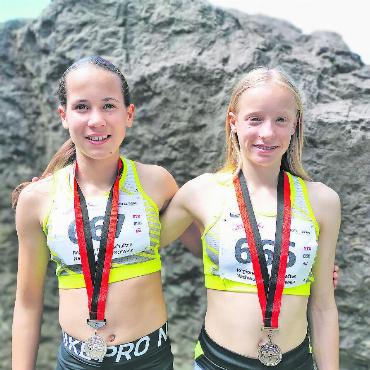 Silber und Bronze an den Regionenmeisterschaften West - Die beiden Medaillengewinnerinnen Leonie Steffen (Silber, links) und Danja Reichenbach (Bronze). FOTO: ZVG