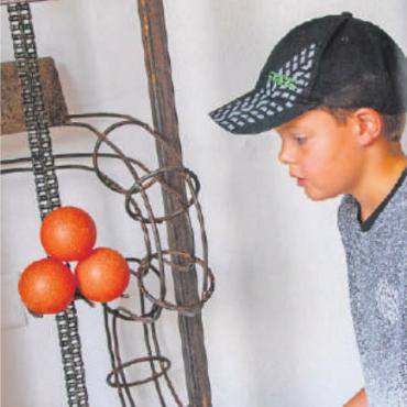 Sommerfest und Tag der offenen Tür der «Station» in Saanen - Viele Kinder testeten die spannenden Sachen in der «Station».