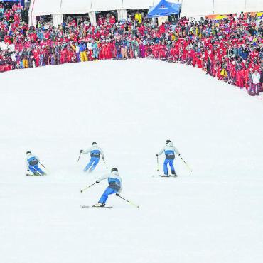 Björn Brand ist Schweizer «Schneesportkönig» - Das gut besuchte Zielgelände bei der Einfahrt des Demoteams Saanenland. FOTOS: ZVG