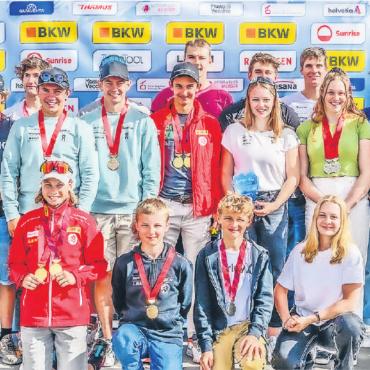 Delegiertenversammlung des BOSV auf dem «Dach des Berner Oberlandes» - Die Schar der BOSV-Athletinnen und -Athleten, die mit guten Leistungen im vergangenen Winter auf sich aufmerksam machten. FOTO:RK-PHOTOGRAPHY