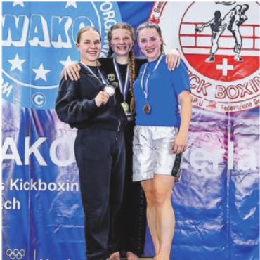 Jahresrückblick 2025 – Sport: Erfolge, die über das Saanenland hinausreichen - Lynn Hefti triumphierte beim Kickboxen. FOTO: ZVG