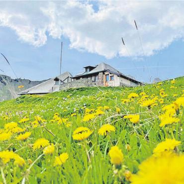 Startklar für die Sommersaison - Die Grubenberghütte ist über das verlängerte Auffahrts-Wochenende durchgehend bewartet. FOTO: ZVG