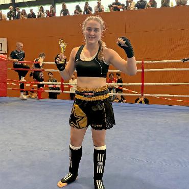 Alina Kohli gewinnt SM-Gold - Alina Kohli mit ihrem Pokal.