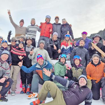 Hymne, Lutz, Schnupf und Telemark - Sie grinsen um die Wette: Die Teilnehmenden des Telemarkclubrennens von Gstaad. FOTOS: TELEMARKCLUB GSTAAD
