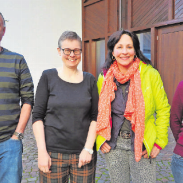 Das Saanenland ist wieder vertreten - Präsidentin Nadja Keiser, flankiert von den neu gewählten: Jürg Biedermann, Sabine Reber (Zweite von rechts) und Catrin Linke. FOTO: PETER ROTHACHER