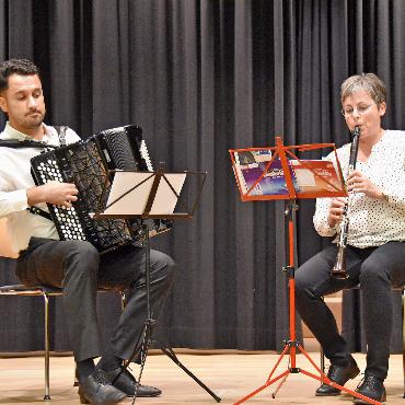 Flurnamen – eine Hilfe zur Orientierung - Sie sorgten für die musikalische Umrahmung: Gyorgi Spasov und Rita Walker. FOTOS: ANITA MOSER