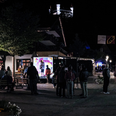 Fête de la Musique: gelungene Premiere - Weder das Publikum noch die Musiker – hier Timpa-Schnutz – liessen sich von den Temperaturen die gute Laune verderben.  (Foto: zog)