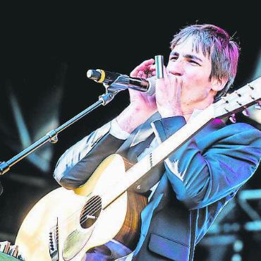 French Bluesman - Amaury Faivre spielt demnächst akustischen Blues im Beinhaus Zweisimmen. FOTO: ZVG
