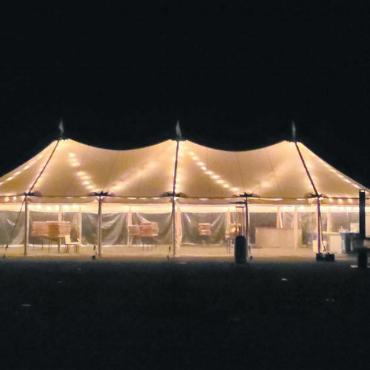 Das erste Schönrieder Dorffest war ein Volltreffer - Wie bewilligt war um 2 Uhr Lichterlöschen. Eine grosse Schar von Gästen und Helfenden kann zufrieden auf das erste Schönrieder Dorffest zurückblicken. FOTO: ZVG