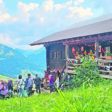 Mit Alphorn, Lampions und Leidenschaft – Nationalfeiertag im Saanenland