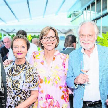 Ein Glas auf das 67. Mal Gstaad Menuhin Festival & Academy - (Von links) Markus Kappeler, Babette Herbert, Katharin und Gottfried von Siebenthal, Aldo Kropf, Verwaltungsratspräsident des Festivals.