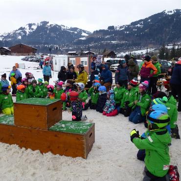 Zufriedene Gesichter am Skiclubrenntag an der Hublen