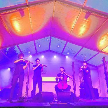 Klassikkonzert und Rave unter einem Dach sorgt für wechselseitige Begeisterung - Das «Vision String Quartett» präsentierte Jazz, Folk und Improvisationen aus seinem Album «Spectrum» – alles Eigenkompositionen.