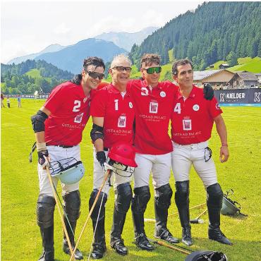 Polosport: Ästhetik und Glamour - Das siegreiche Team Gstaad Palace: v.l: Thommy Graeff, CH , HCP 0; Markus Graeff , CH, HCP 3; Martin Podestá, ARG, HCP 7; Francisco Fucci, ARG, HCP 4.