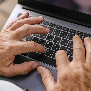 Bundesrat will AHV und IV digitalisieren - Ab 2028 sollenAHV- und IV-Daten online verfügbar sein. SYMBOLBILD: PEXELS