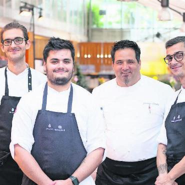 Gäste feiern Start der neuen Festivalsaison - Das Küchenteam des Hotels Ermitage Schönried