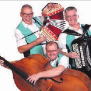 Ländlerabend auf dem Landhausplatz Saanen - Das Trio «Seebärggruess».