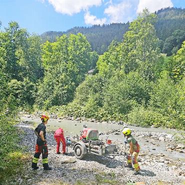 Spannende Neuerung: Jugendfeuerwehr im Saanenland ab 2025 - Übung macht den Meister. Jugendliche können bei der Jugendfeuerwehr Obersimmental-Saanen wertvolle Erfahrungen sammeln. FOTOS: ZVG