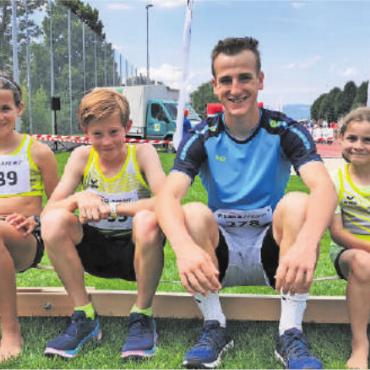 Beachtliche Leistungen am Sprint-Kantonalfinal - Auch Leonie Steffen (ganz links) belegte einen 4. Rang. Hier (v.l.) mit Yanis Reichenbach, Samuel Sollberger und Joelle Steffen, TV Saanen-Gstaad.