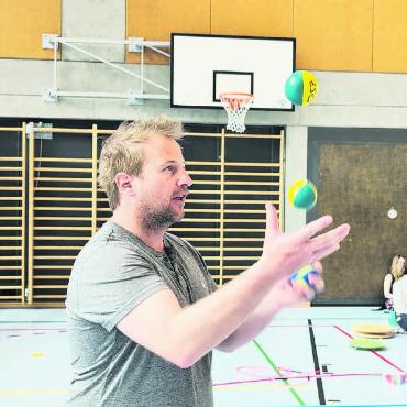 Alle in Bewegung an den BeMo 2025 - Während die Kinder spielen, üben sich die Grossen in verschiedenen Künsten.