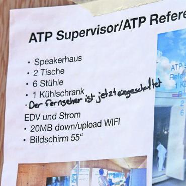 «Der Umbau zur Roy Emerson Arena ist logistisch ein Puzzle» - Checkliste für den Aufbau inklusive Update.