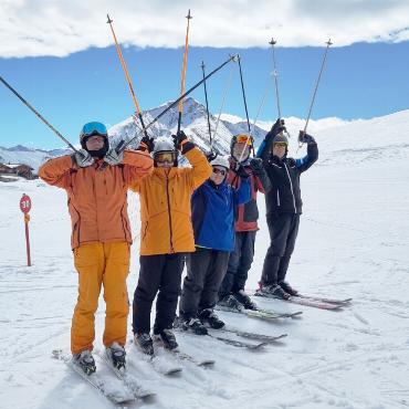 PluSport blickt auf ein aktives Jahr zurück - Spass auf der Piste: v.l. Peter Ramseyer, Hansueli Matti, Silvia Kummer, Rolf Engstad und Hanspeter Perreten. FOTO: CHARLOTTE ENGSTAD